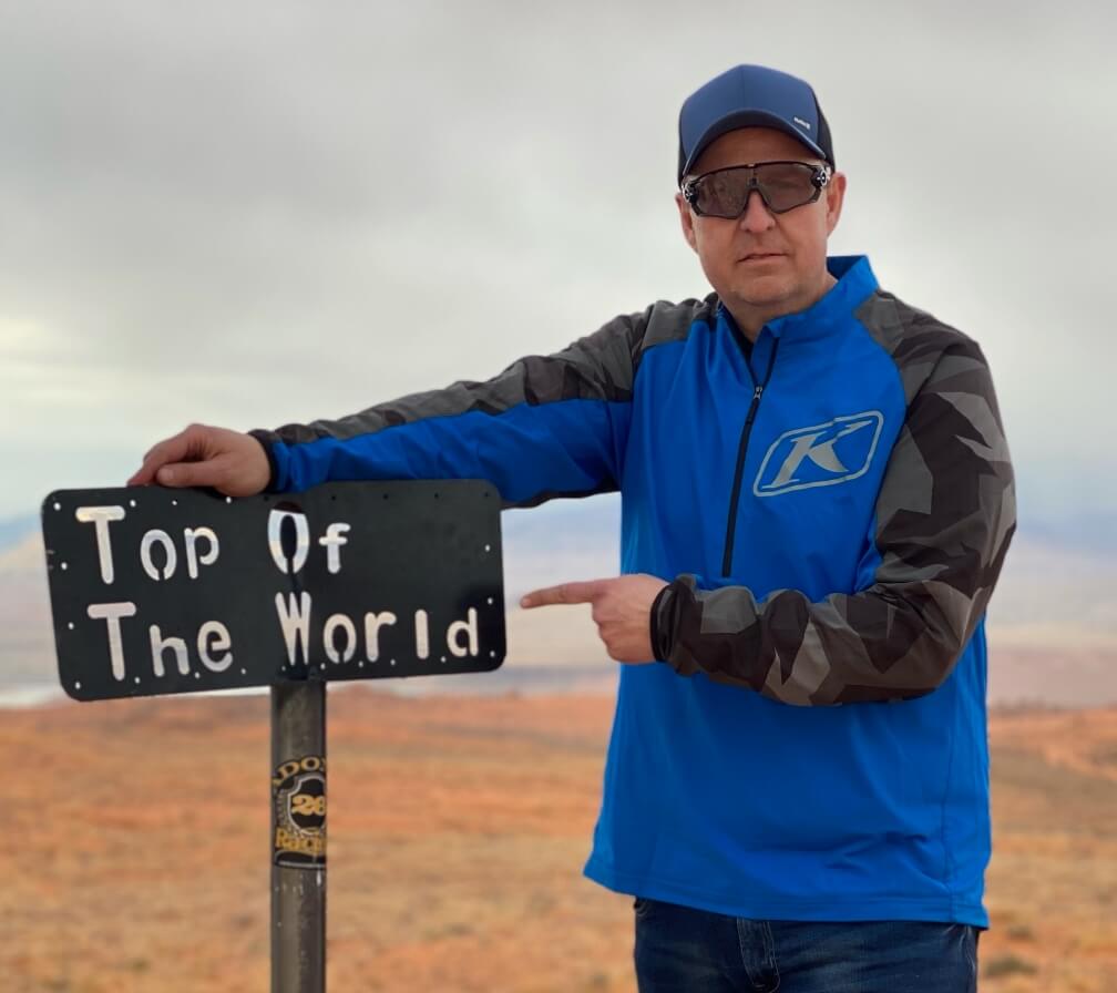 Bill on top of the world sign